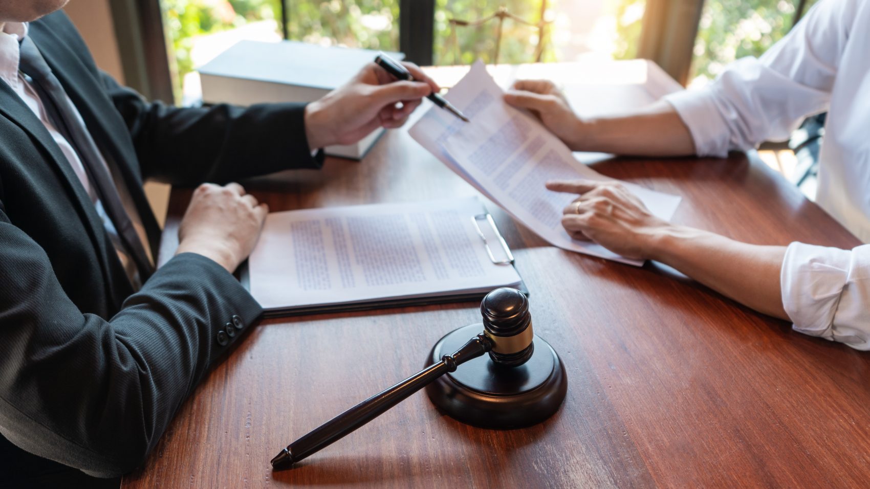 What to Expect When You Work With a Criminal Defense Attorney